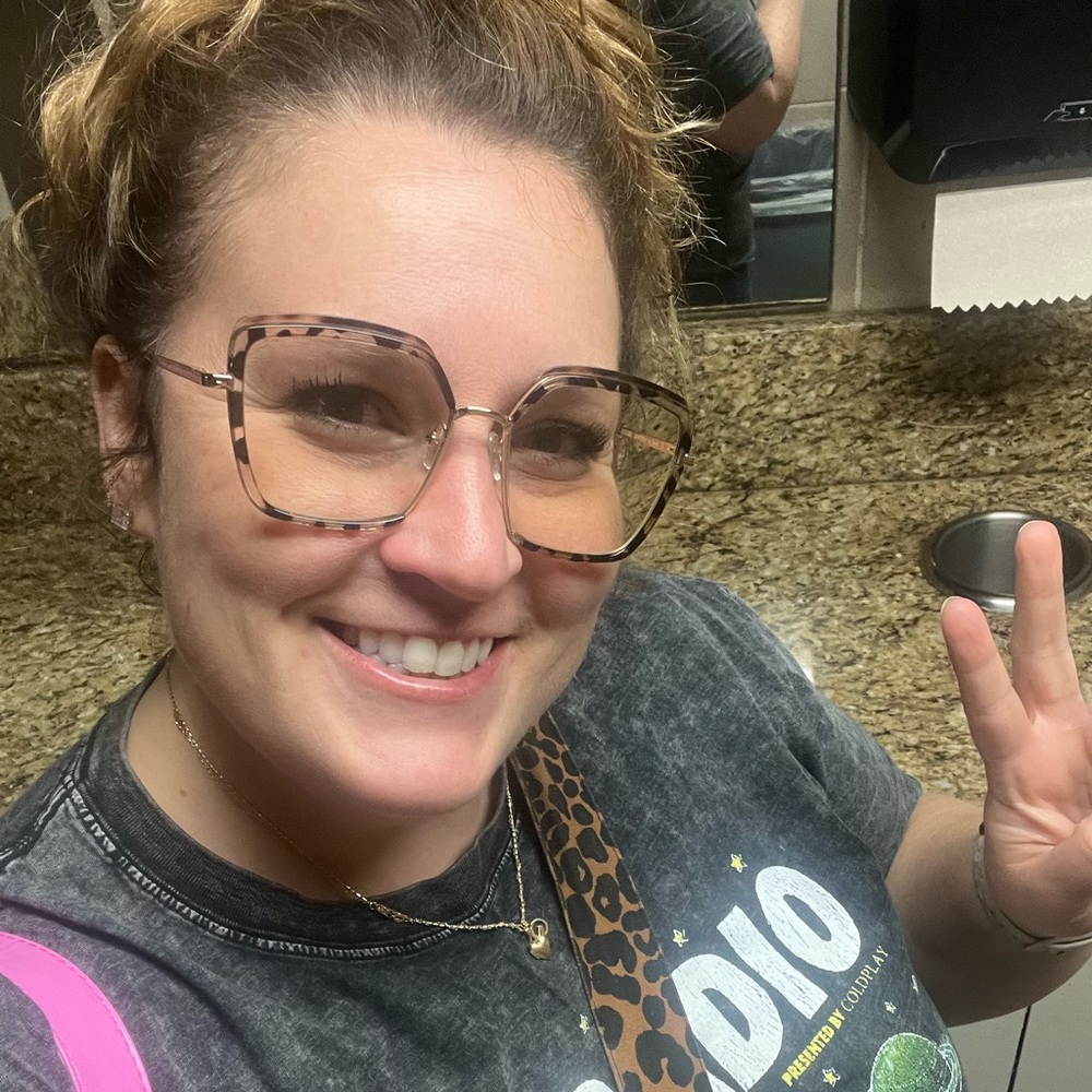 Meet your Posher, Laura